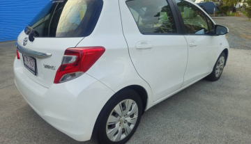 2015 Toyota yaris 5 door automatic hatch 4.jpg